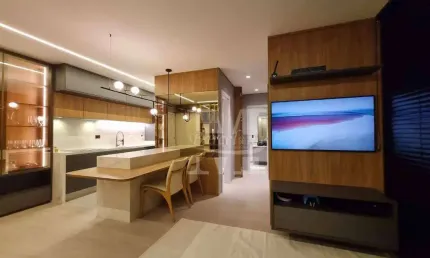 APARTAMENTO ALTO PADRÃO NO EDIFÍCIO HEDGE, BATEL. SEMI-MOBILIADO, ANDAR ALTO, 2 VAGAS. CONDOMÍNIO CLUBE.
