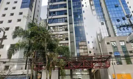 Sala comercial de 35m² na av. sete de setembro/batel.. ótima localização, próximo a praça do japão. edifício seventh avenue.