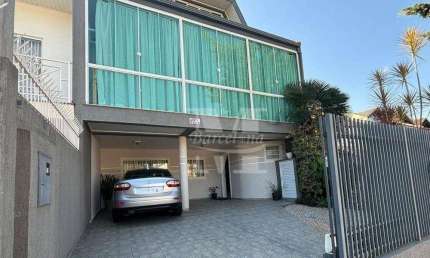 MARAVILHOSA CASA ALTO PADRÃO COM 210M2. ESQUINA C/ JOÃO DOETZER, SEMI-MOBILIADA. ESTUDA PERMUTA POR APARTAMENTO. PRÓX AO SHOPPING JARDIM DAS AMÉRICAS.