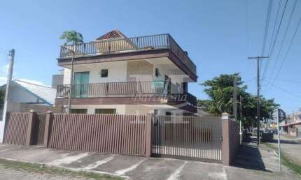 TRIPLEX 100% MOBILIADO EM PONTAL DO PARANÁ – BALNEÁRIO IPANEMA. COM CHURRASQUEIRA, PISCINA E OFURÔ.