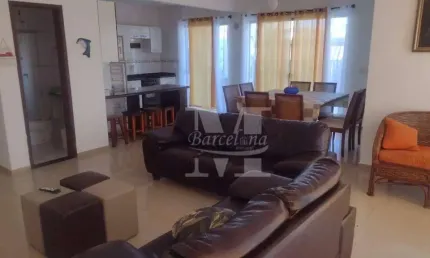 TRIPLEX 100% MOBILIADO EM PONTAL DO PARANÁ – BALNEÁRIO IPANEMA. COM CHURRASQUEIRA, PISCINA E OFURÔ.