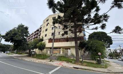 LOJA E SOBRELOJA EM EXCELENTE LOCALIZAÇÃO DO BAIRRO ÁGUA VERDE. 286M² DE ÁREA INTERNA.