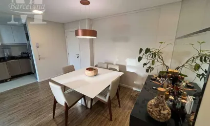 APARTAMENTO SEMI NOVO PRÓXIMO SHOPPING MUELLER E CENTRO CÍVICO, COM AMPLA SACADA PISCINA E CHURRASQUEIRA. 2 VAGAS