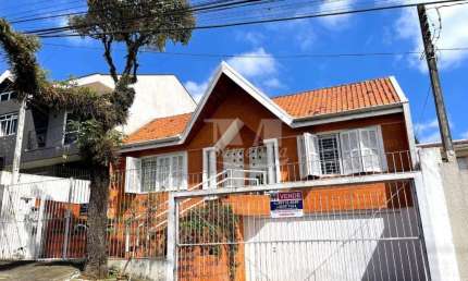 CASA TÉRREA NO SEMINÁRIO / LOS ANGELES. ESTILO GERMÂNICA