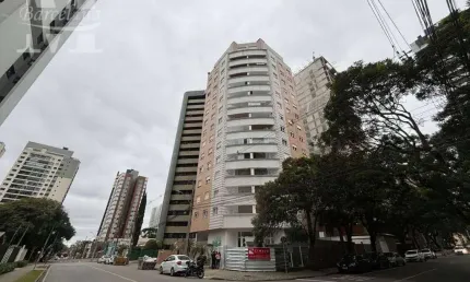 Apartamento no cabral. 3 quartos, suíte, 4 banheiros, sacada, 2 vagas de garagem