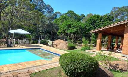 Chácara de luxo em condomínio exclusivo em Indaiatuba-SP - 4 quartos, 4 suítes, 2 salas, 403,55 m² de área no Parque da Grama.