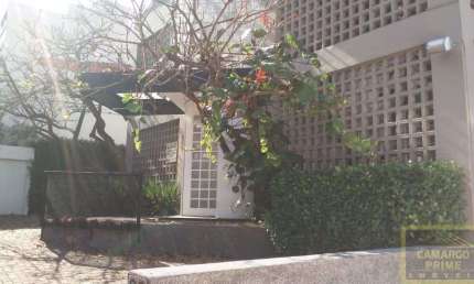 Excelente prédio comercial monousuário, na Vila Madalena à 900 metros do Metrô Fradique