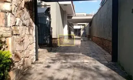 Casa térrea espetacular com 3 suítes, lazer completo e edícula em localização privilegiada!