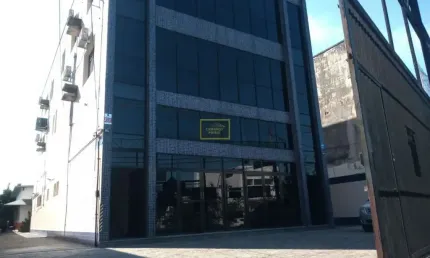 Prédio comercial, ótima localização a 1 Km da estação do metro São Paulo -Morumbi
