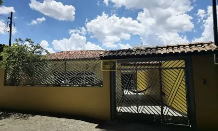 Casa com 03 dormitórios para venda no Jardim Germânia