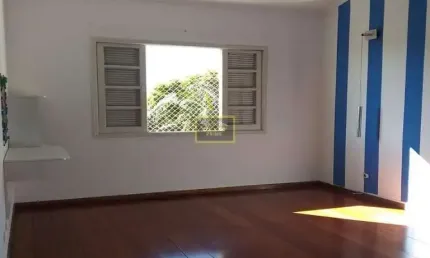 Casa com 03 dormitórios para locação na vila mazzei
