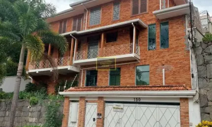 Casa com 05 Suítes para locação ou venda no Jardim Guedala