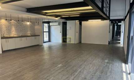 Casa comercial com 10 salas para alugar na Rua Pereira Leite, 323, Sumarezinho, São Paulo