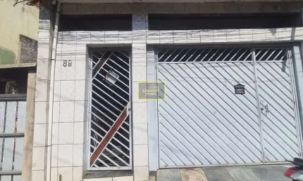 Casa Com 02 Dormitórios Para Locação No Campo Limpo