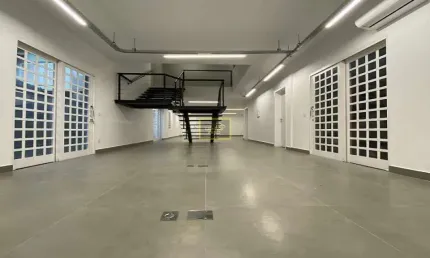 Casa comercial com 5 salas para alugar na Rua Baluarte, 339, Vila Olímpia, São Paulo