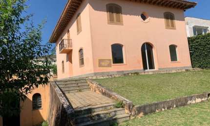 Casa Para Venda ou Locação Na Avenida Albert Einstein