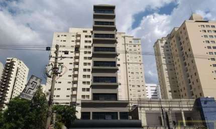 Ótimo prédio comercial possui 7 andares, próximo a estação de Metrô Moema.