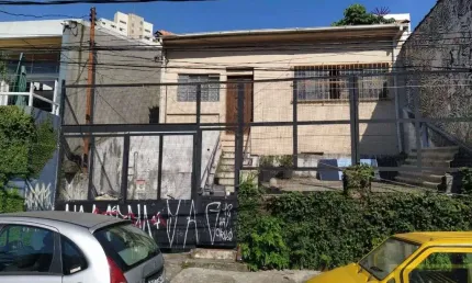 Casa bem localizada na vila madalena em rua de comercio, mercado e restaurantes!