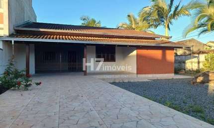 Casa com 1 suíte + 2 quartos, Boa Vista - Joinville