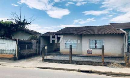 Casa com 1 suíte + 2 quartos para Locação, Petrópolis - Joinville