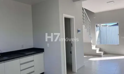 Casa geminada com 2 quartos para locação, fátima - joinville (disponivel à partir de 19/08.)