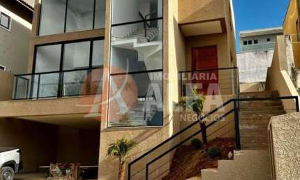 Linda Casa (V) Moderna com 03 dormitórios sendo 03 suítes- Condomínio Reserva Vale Verde - Cotia/SP