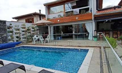 Casa 4 Dormitótios sendo 3 Suites a venda no Condominio Carmel , na Granja Viana Cotia
