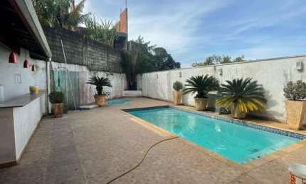 Casa com piscina e 02 dormitórios - Jardim Araruama - Cotia/SP
