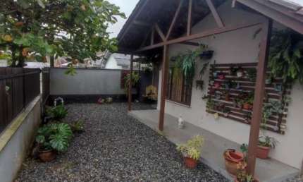 Casa com 3 quartos à venda na Paul Hellmuth Keller, 73, Adhemar Garcia, Joinville por R$ 509.000