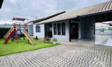 Casa com 3 quartos à venda na Rua dos Escoteiros, 600, Fátima, Joinville por R$ 949.900