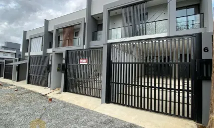 Casa com 3 quartos à venda na Alziro Zarur, 220, Bom Retiro, Joinville por R$ 660.000