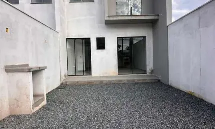 Casa com 3 quartos à venda na Rua dos Bancários, 100, Petrópolis, Joinville por R$ 319.900