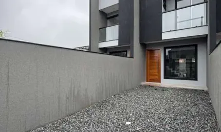 Casa com 2 quartos à venda na Angelo Buzzi, 32, Zona Industrial, Joinville por R$ 364.900