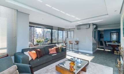Apartamento de 4 quartos com 2 vagas à venda no bairro Petrópolis em Porto Alegre