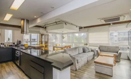 Apartamento mobiliado de 3 quartos com 2 vagas à venda no bairro Bela Vista em Porto Alegre
