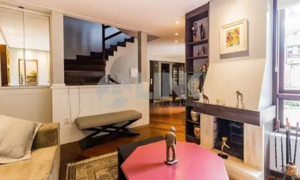 Casa em condomínio com 4 quartos e 2 vagas de garagem à venda no bairro Boa Vista em Porto Alegre