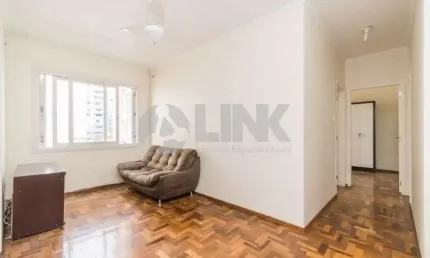 Apartamento de 2 dormitórios à venda no bairro Moinhos de Vento em Porto Alegre próximo ao Parcão