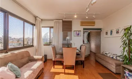 Apartamento com 2 quartos à venda no bairro Menino Deus em Porto Alegre