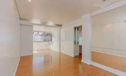 Apartamento com 3 quartos à venda no bairro Mont Serrat em Porto Alegre