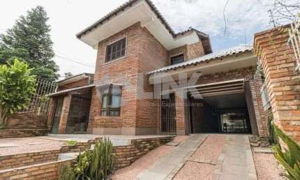 Casa com 3 quartos à venda no bairro Passo da Areia em Porto Alegre