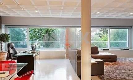 Apartamento mobiliado de 1 quarto sendo 1 suíte e 2 vagas de garagem à venda no bairro Petrópolis em Porto Alegre