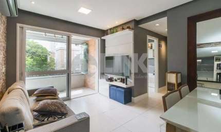 Apartamento semimobiliado com 2 quartos à venda no bairro Passo da Areia em Porto Alegre