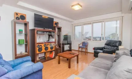 Apartamento com 3 quartos à venda no bairro Moinhos de Vento em Porto Alegre