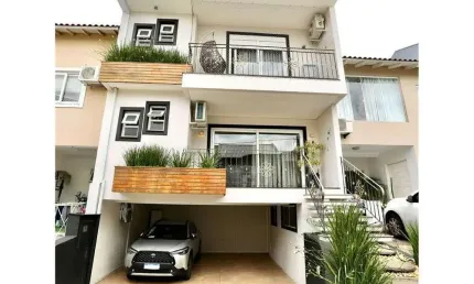 Casa em condomínio fechado com 4 quartos e 4 vagas de garagem à venda no bairro Passo das Pedras em Porto Alegre.