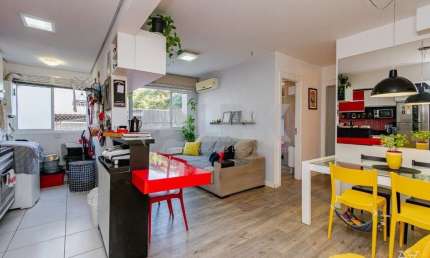 Apartamento de 2 quartos com 1 vaga à venda no bairro Passo da Areia em Porto Alegre