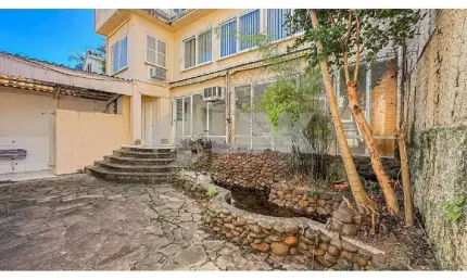 Casa de 4 quartos e 2 suítes à venda no bairro Petrópolis em Porto Alegre