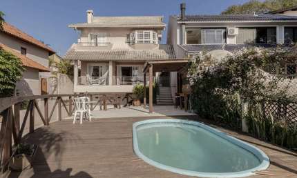Casa com 3 quartos à venda na Rua Charruas, 267, Espírito Santo, Porto Alegre por R$ 1.267.000