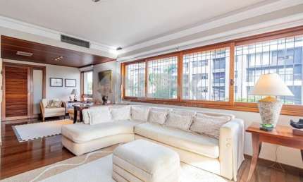 Apartamento de 3 quartos com 2 vagas à venda no bairro Rio Branco em Porto Alegre