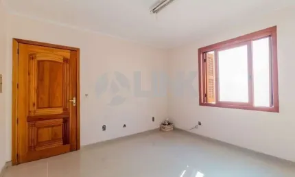 Apartamento de 2 quartos com 1 vaga de garagem à venda no bairro Passo da Areia em Porto Alegre