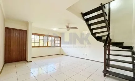 Casa estilo sobrado com 3 quartos e 2 vagas à venda no bairro morro santana em porto alegre
